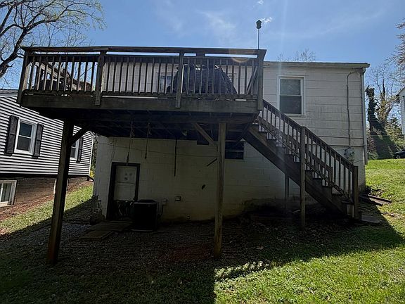 3rd image of 612 Thomas Rd