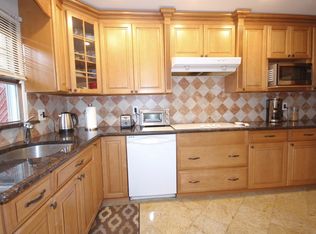 105 Cranford Ave, Staten Island, NY 10306