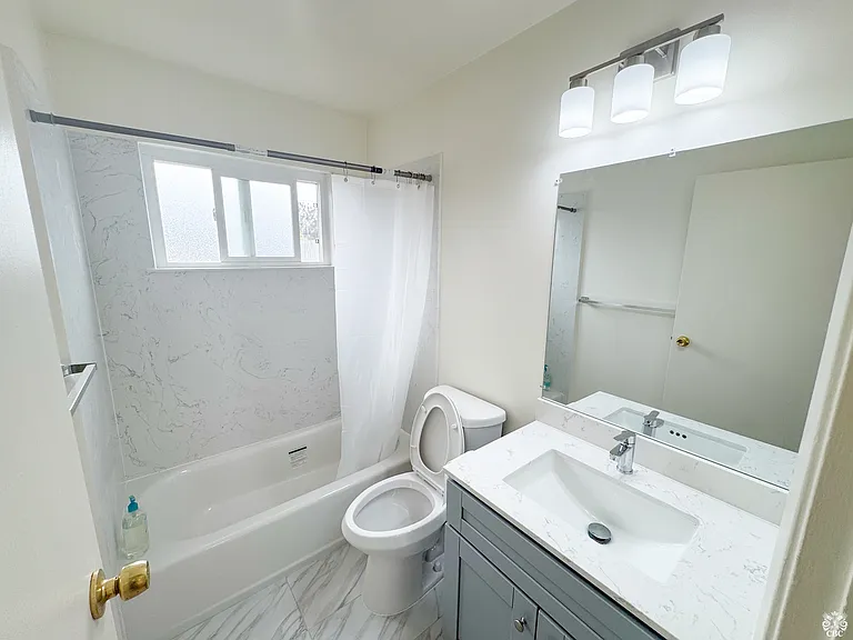 4802 Daisy St #2 — Photo 14