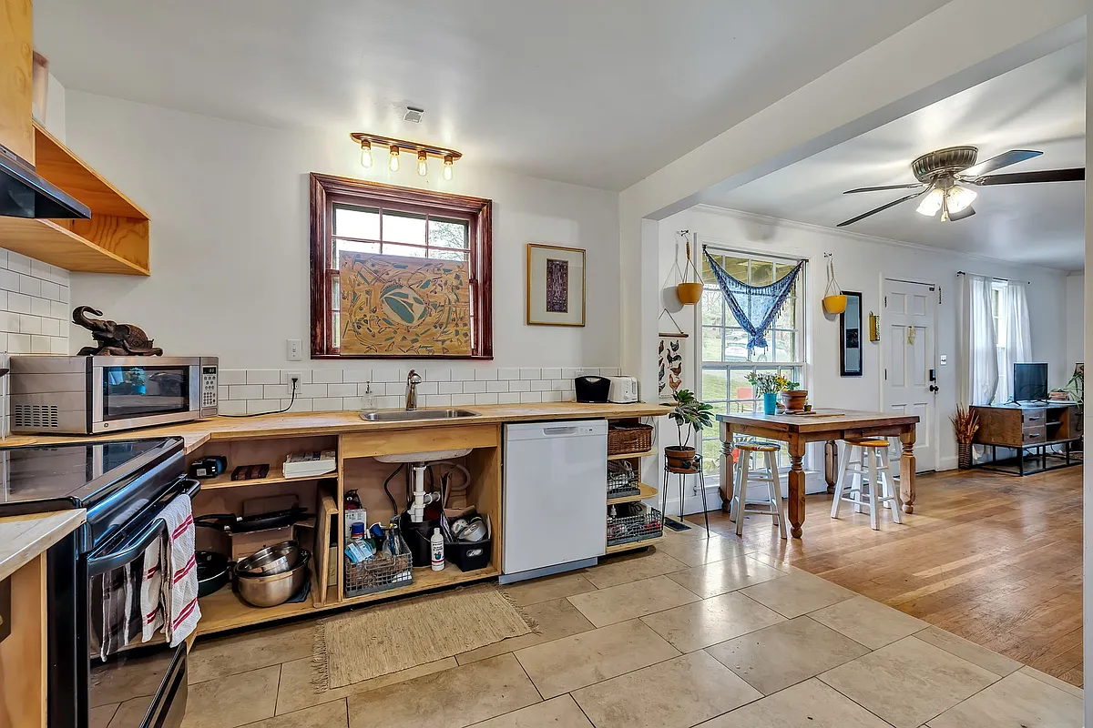 Building Photo - 2400 Pafford Dr #B