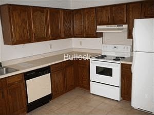 4th image of 967 Fairfax Pl