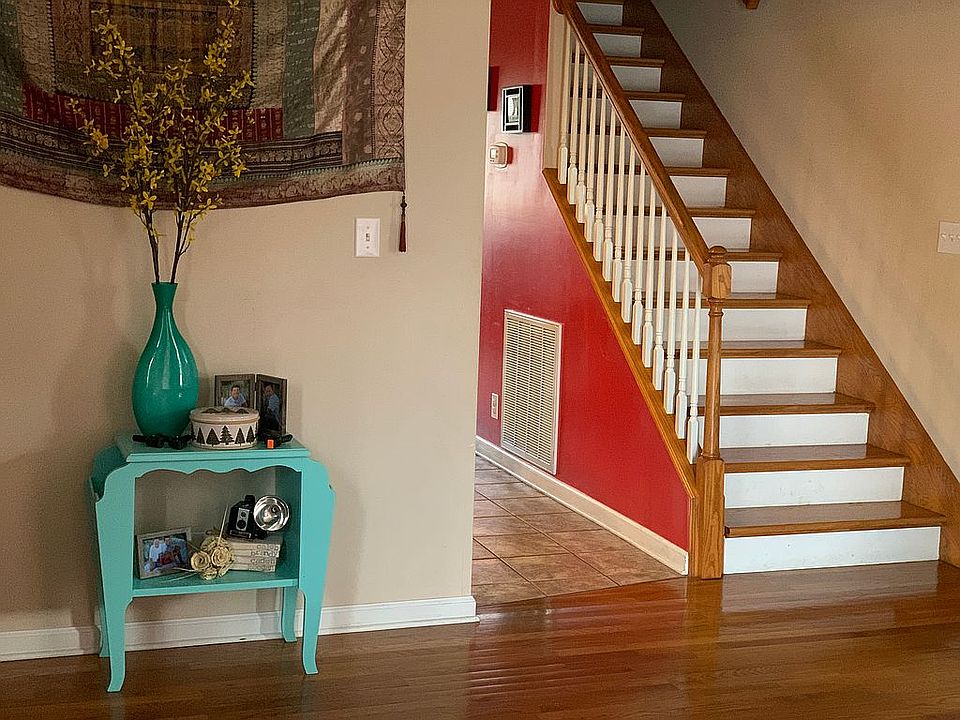 2nd image of 2190 Fairfax Dr