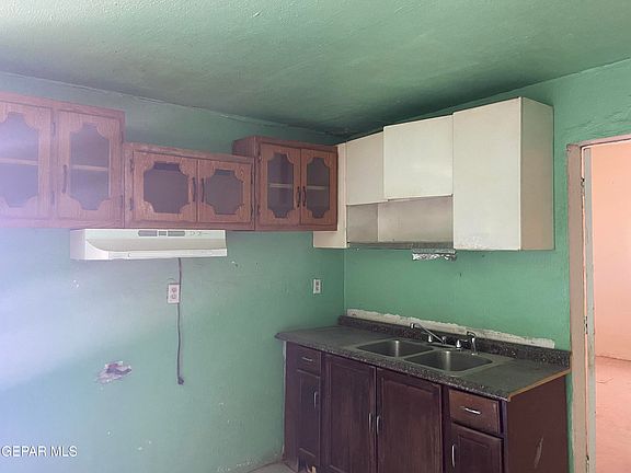 3rd image of 13106 Sparks Dr