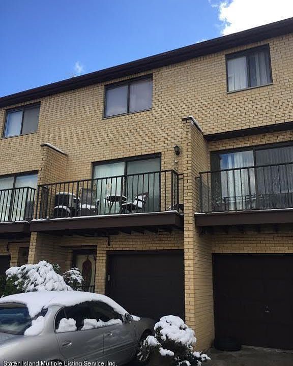 1st image of 20 Gregory Ln