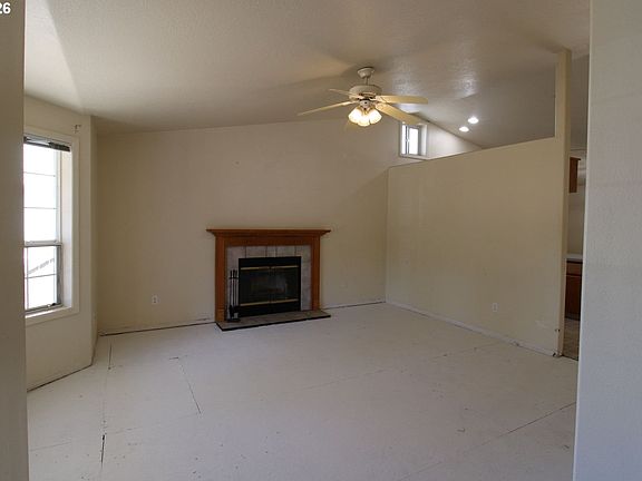 4th image of 1815 SE 168th Ave
