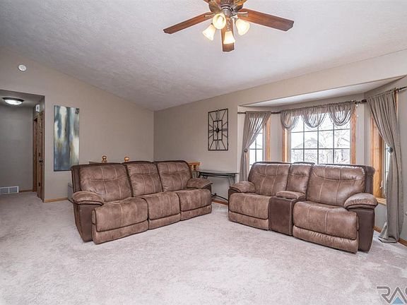 5th image of 509 W Shady Hill St