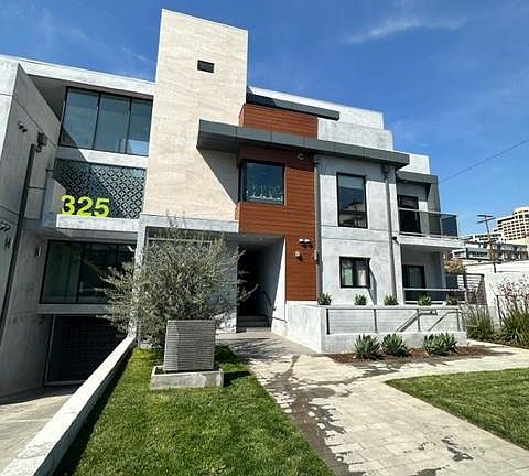 2nd image of 325 Myrtle St #302