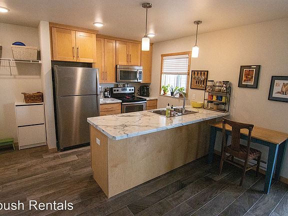3rd image of 3008 Gillette St #36