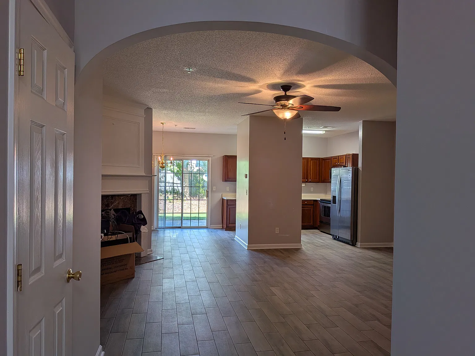 3 bed, 2.5 bath, 1639 sqft, $2,000 — Photo 2
