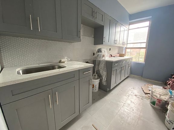 5th image of 166 Manhattan Ave Floor 3