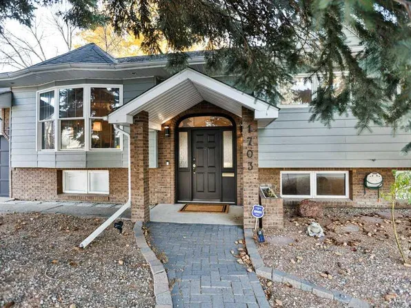 1703 W Lakeside Rd S, Lethbridge, AB T1K 3G7