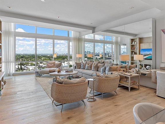 2nd image of 102 24th St #Penthouse 1613