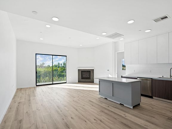 2nd image of 4707 Fulton Ave #205