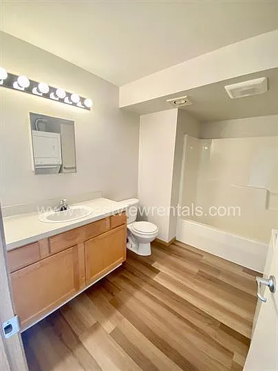 135-139 Prince Ave — Photo 5