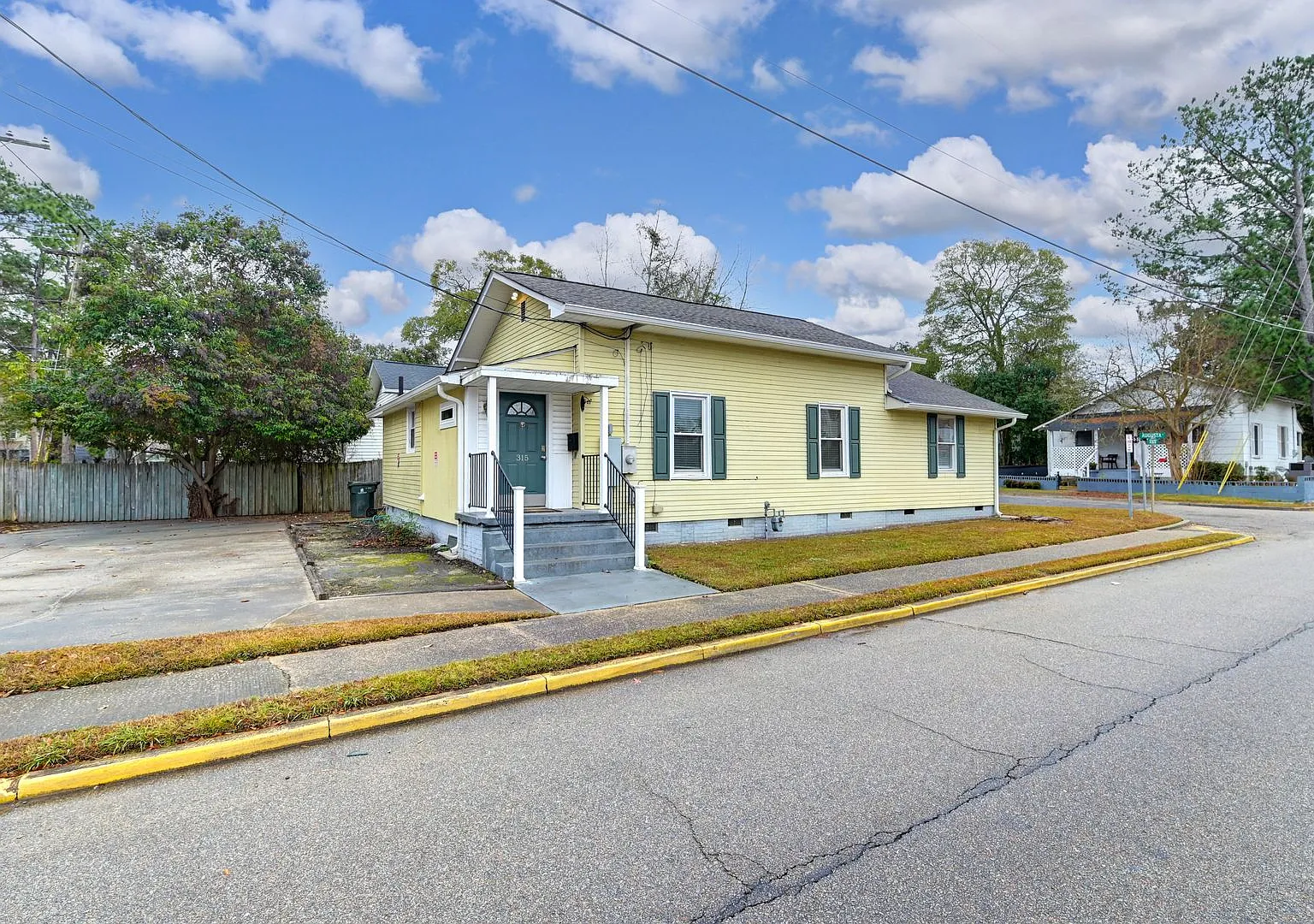 Walkable State Street Gem in the Heart of West Columbia — Photo 1