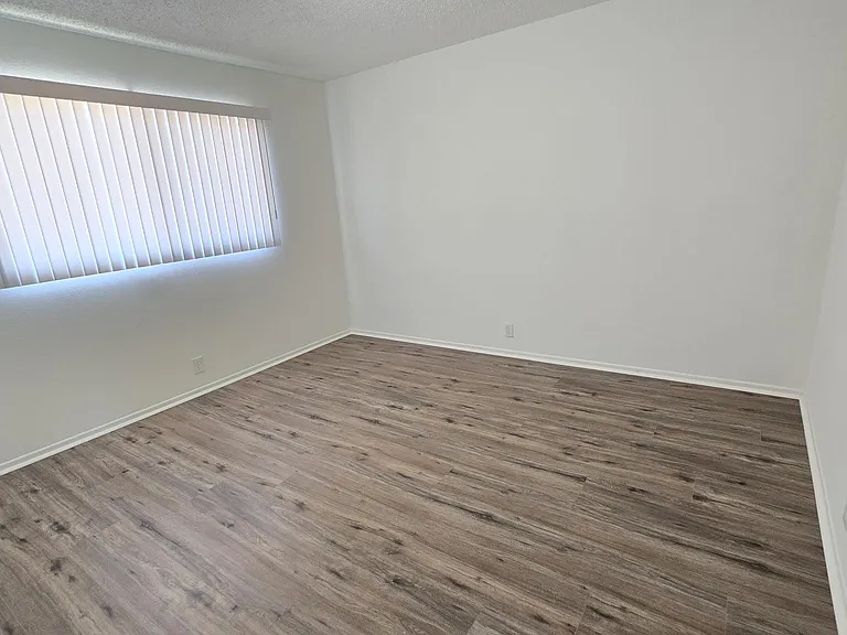 Spacious bedroom.
