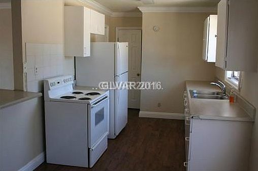 2nd image of 2524 Harewood Ave