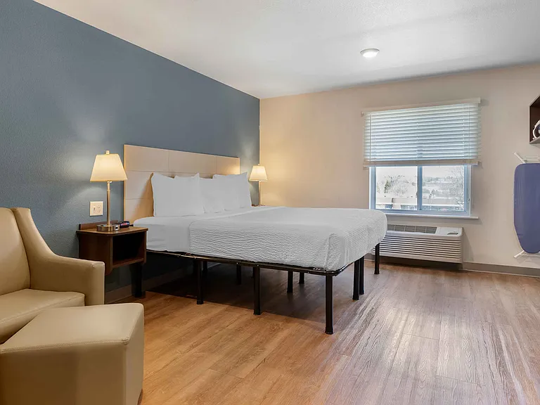 Deluxe Studio - 1 King Bed