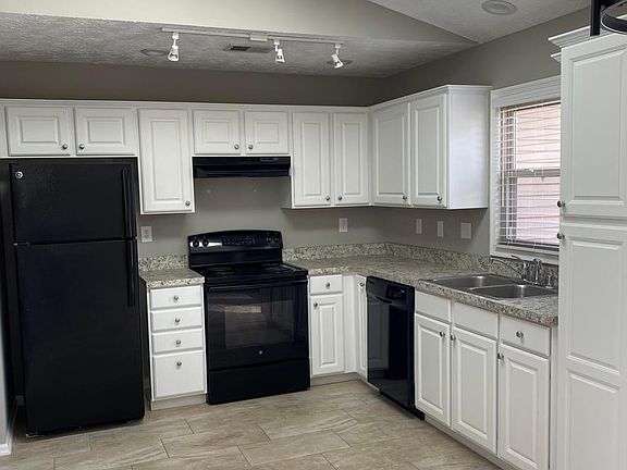 3rd image of 260 Forest Hill Dr