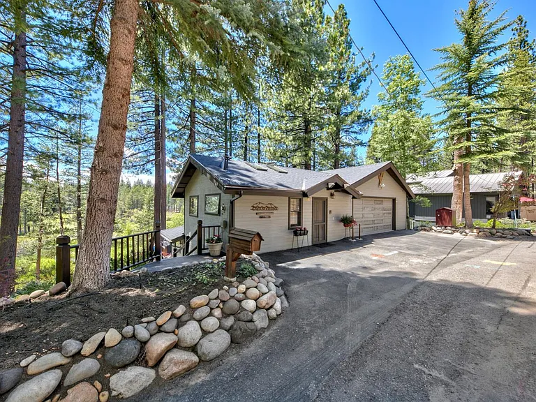 1480 Ormsby Dr — Photo 2
