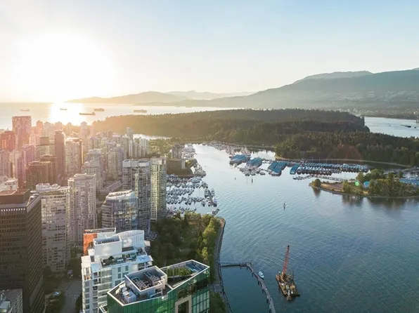 1077 Cordova St W Penthouse 4201, Vancouver, BC V6C 2C6
