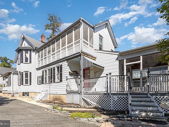 5th image of 313 S Washington St