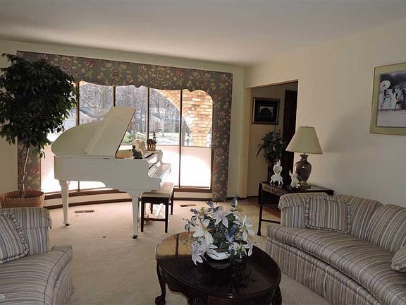 2nd image of 48165 Liberty Dr