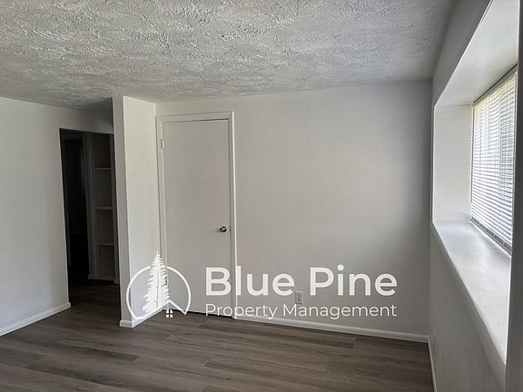 3rd image of 411 Gladstone St Unit 3