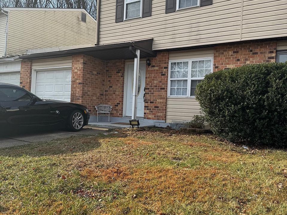 1st image of 11 Bradley Dr