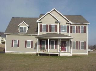 9 Quarry Ridge Rd, Sandy Hook, CT 06482