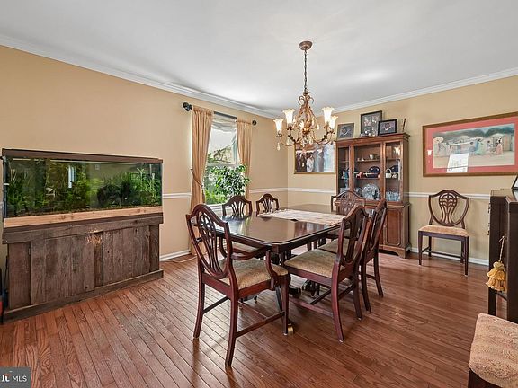 4th image of 33 Sturbridge Dr