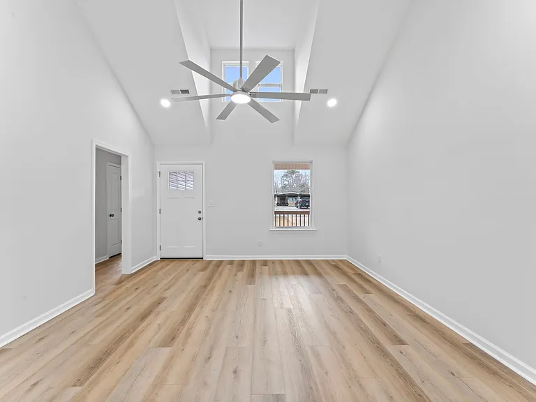 329 Simpson St — Photo 15