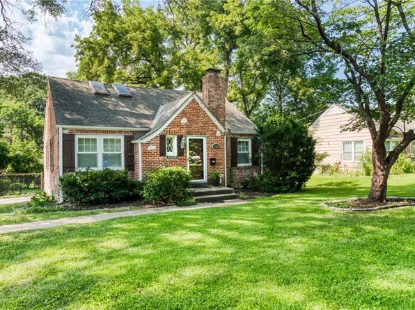 8309 W 60th St, Overland Park, KS 66202