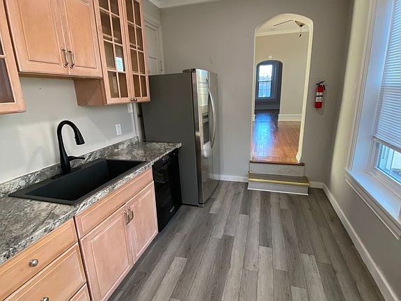 3rd image of 1461 Manor St #B