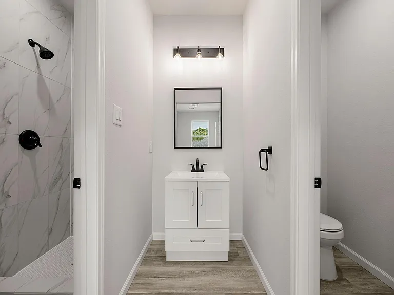 8 Donna Ct #B — Photo 20