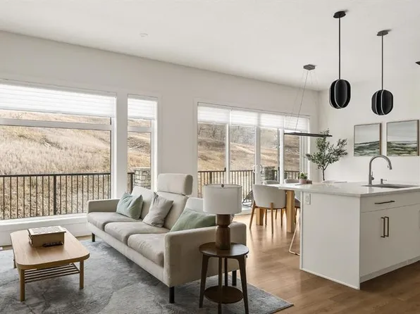 68 SW Cranbrook Cpe SE, Calgary, AB T3M 3L5