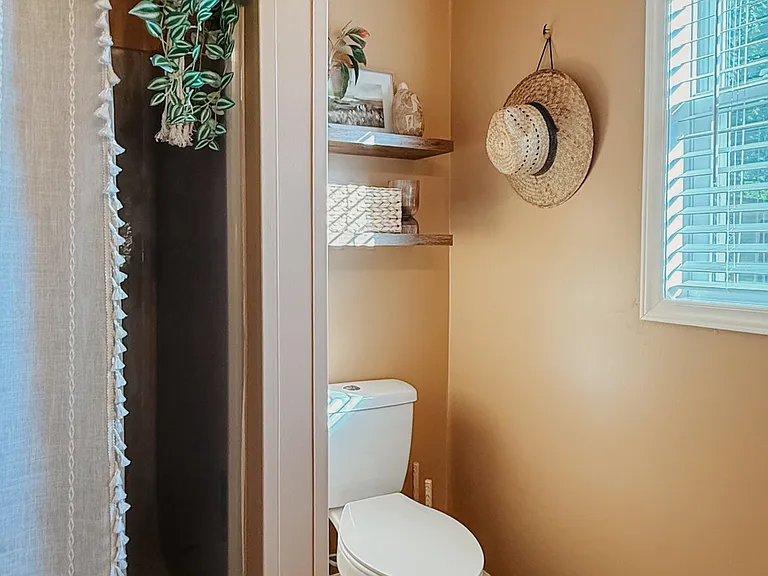 Guest bathroom brings in earthy tones and natural light