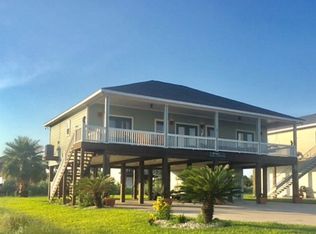 118 Kingfisher St, Port O Connor, TX 77982