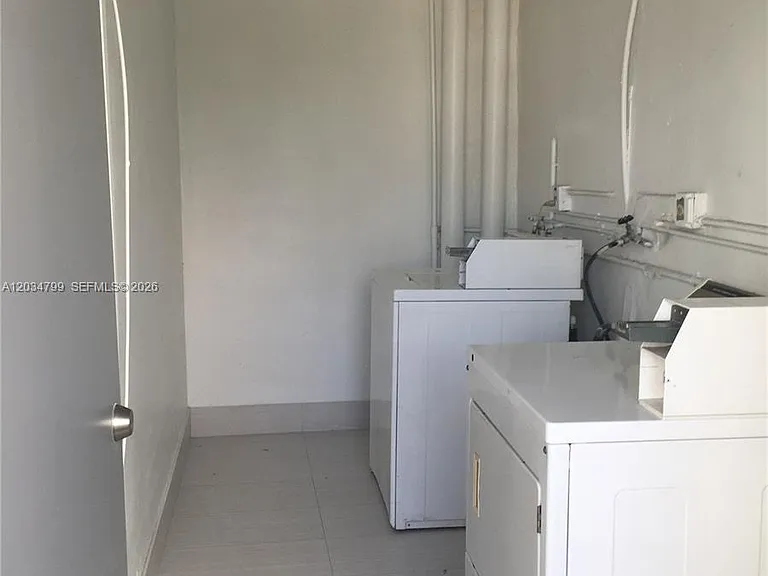 395 NE 21st St #403 — Photo 20