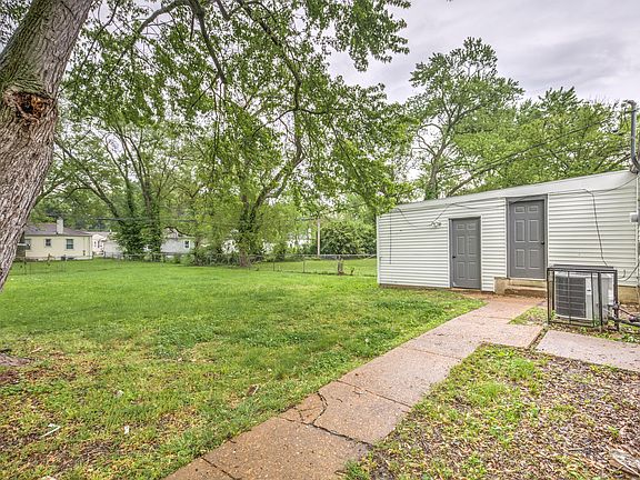 3rd image of 442 Mueller Ave #1