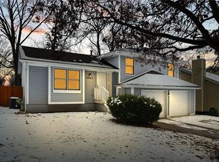 2547 S Trail Ridge Dr, Independence, MO 64055