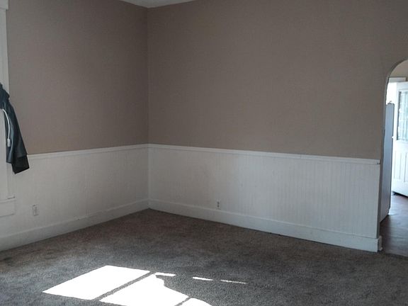3rd image of 402 E 7th St