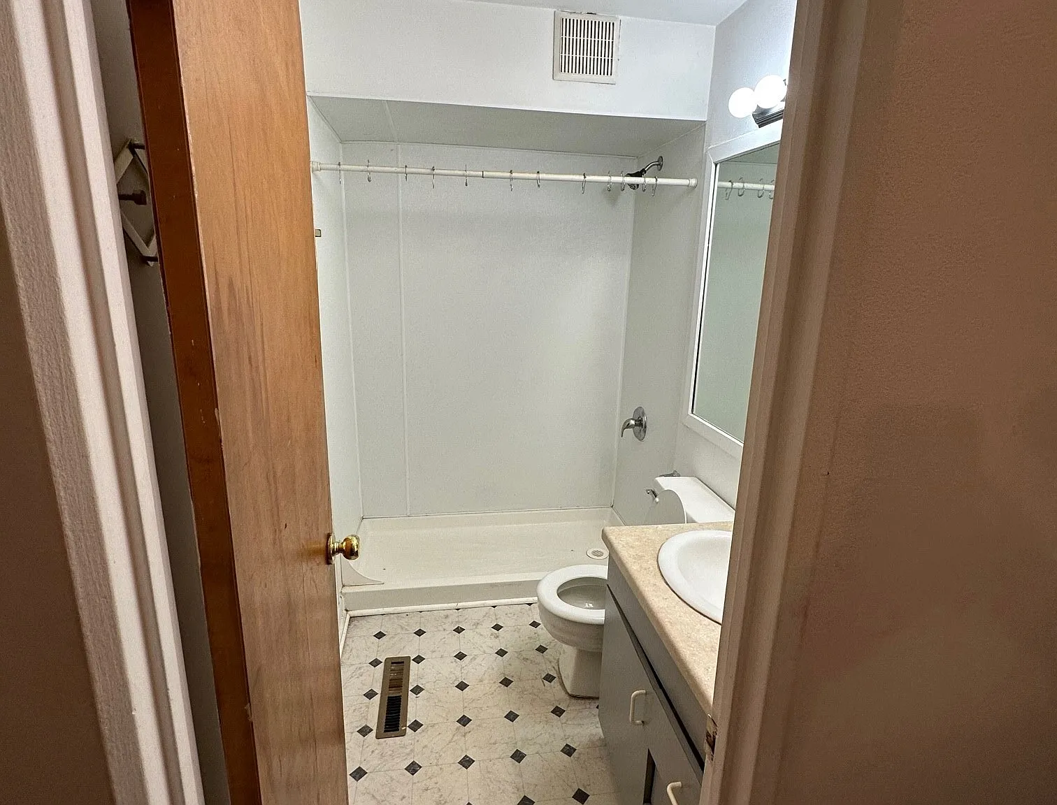 4 bed, 1016 sqft, $2,800 — Photo 2