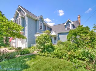 823 E Willow Ave, Wheaton, IL