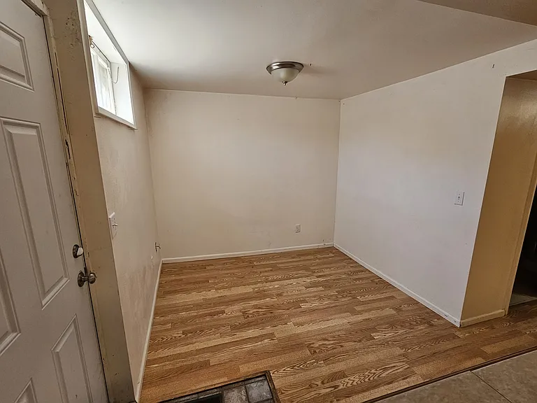 1120 W 10th St — Photo 31