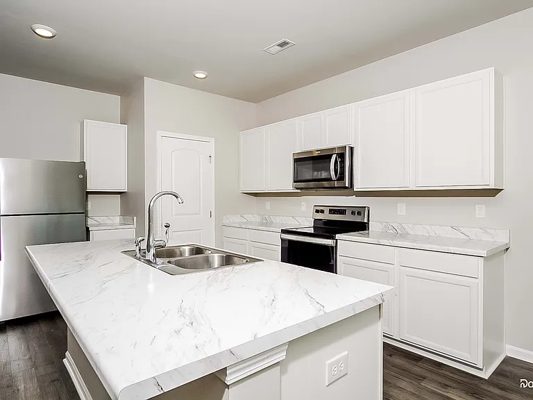 215 Tobin Ln — Photo 3