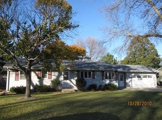 636 18th St, Windom, MN 56101