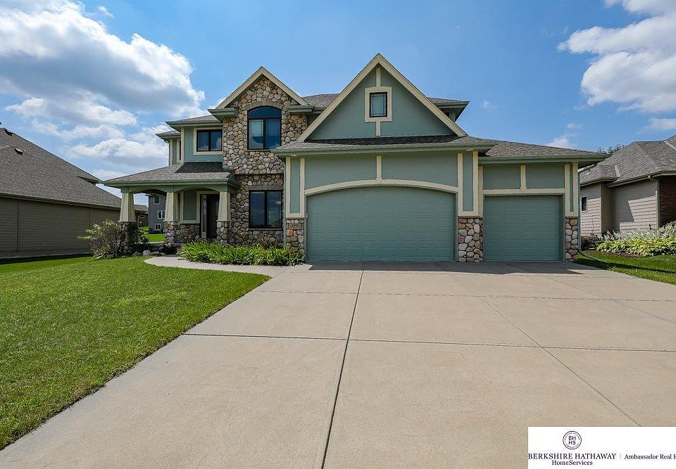 1st image of 2050 Stillwater Dr