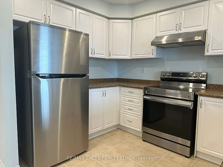 588 Hoover Park Dr — Photo 5