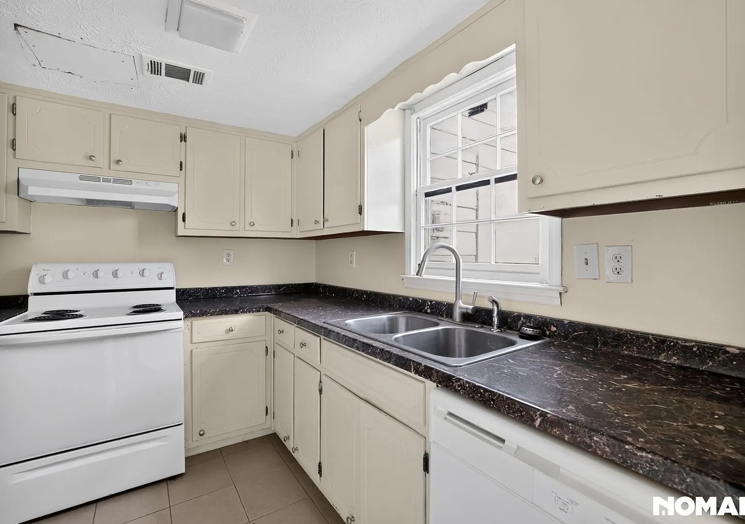 Charming 2BR Townhome in Norcross — Photo 3